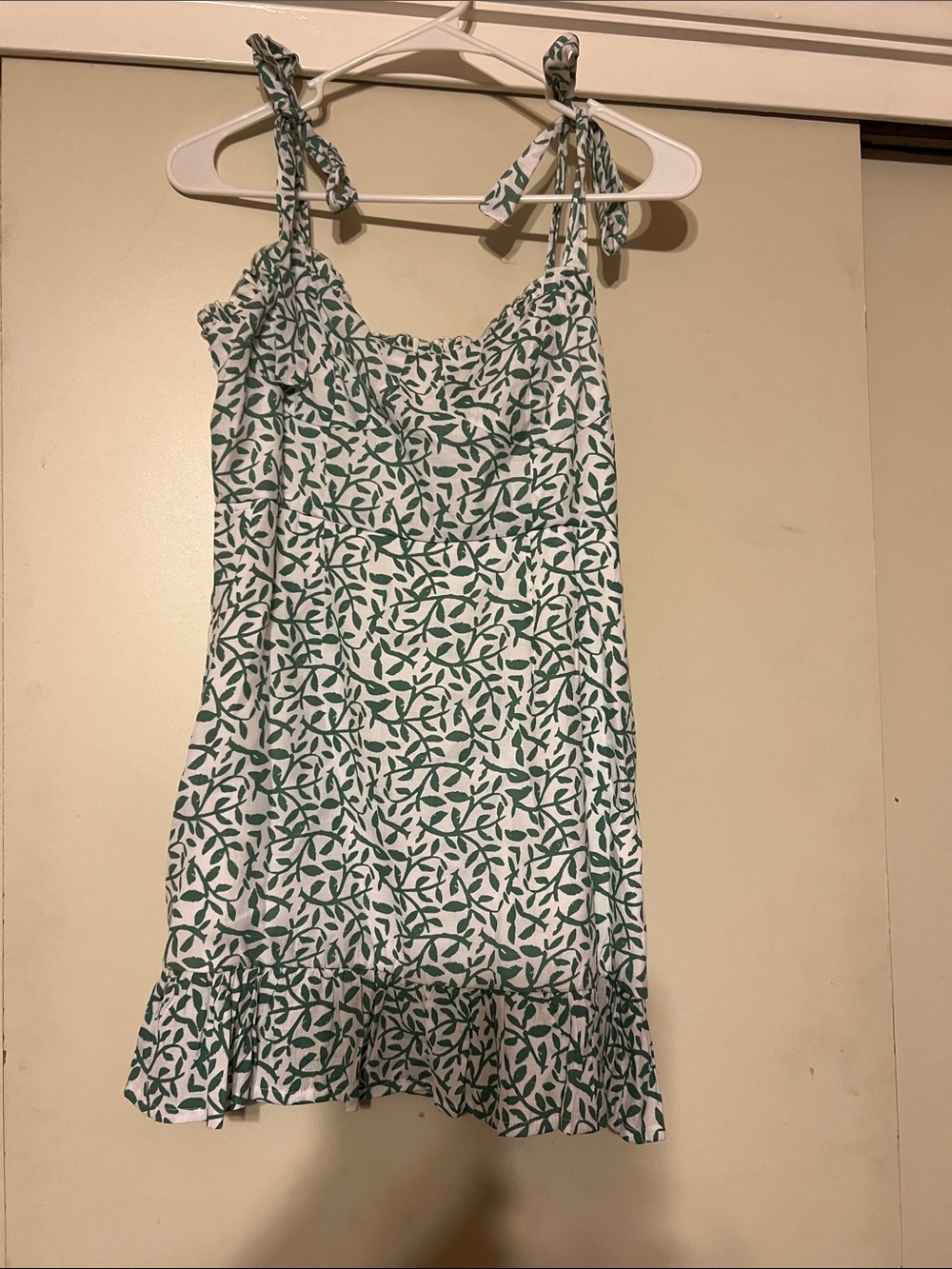Leaf-Print Tie-Shoulder Mini Dress in Green and White